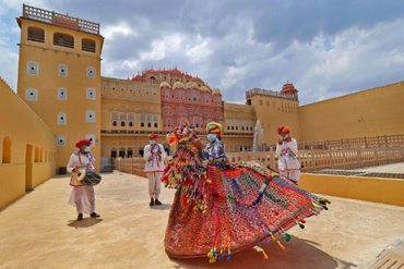 Bougainvilleas on Lombard Street,  San Francisco, Tokyo